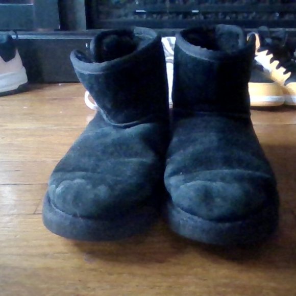 uggs - Picture 2 of 3